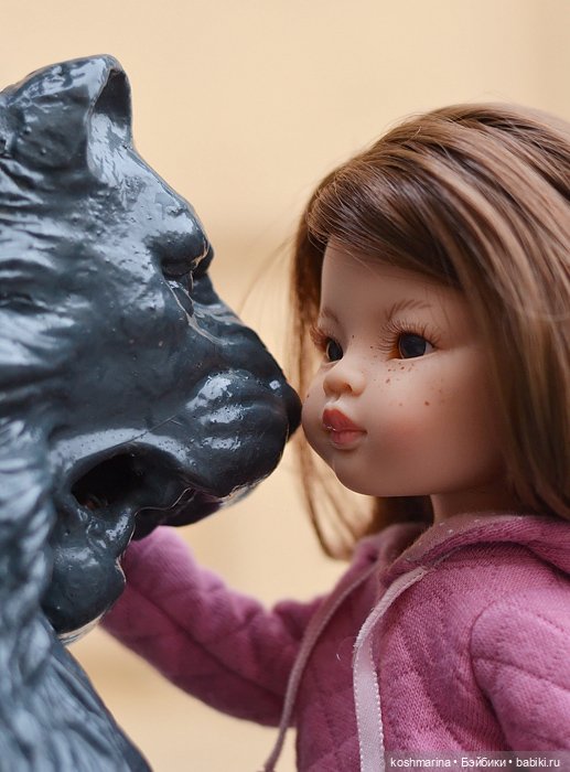 Paola Reina в дождь и ветер