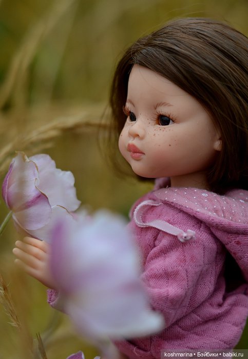 Paola Reina в дождь и ветер