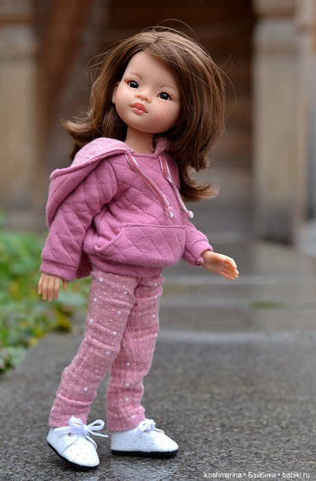 Paola Reina в дождь и ветер