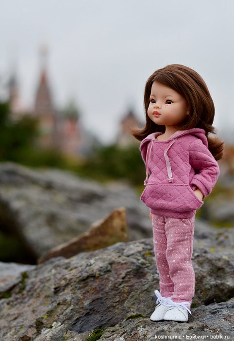 Paola Reina в дождь и ветер