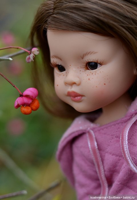 Paola Reina в дождь и ветер