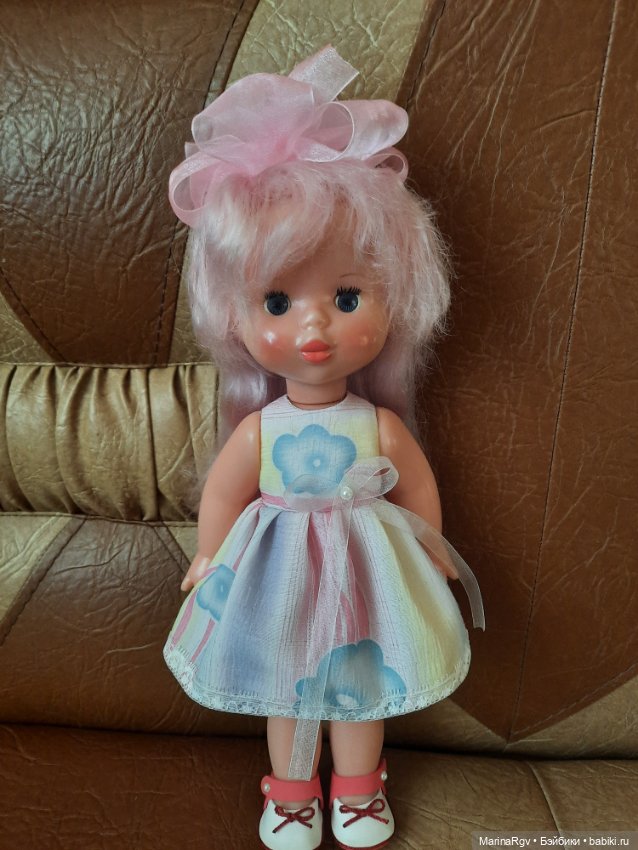 Риточка Загорск с зефирно-розовыми волосами