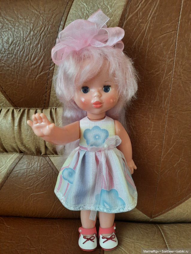 Риточка Загорск с зефирно-розовыми волосами