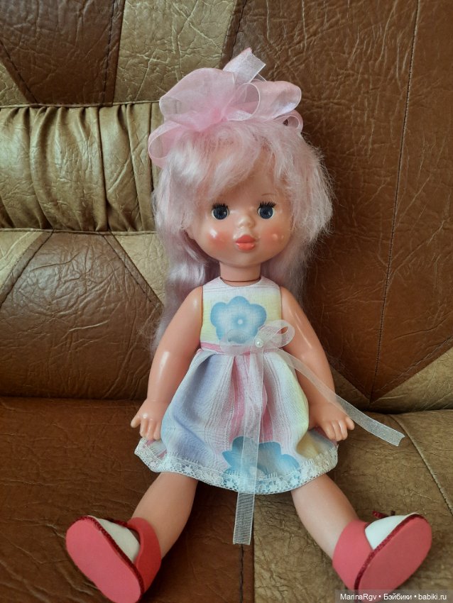 Риточка Загорск с зефирно-розовыми волосами