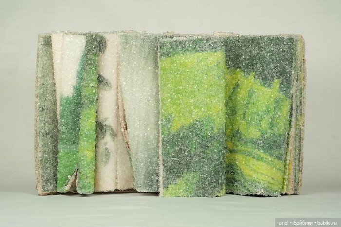 Скульптуры из старых книг от американской художницы Alexis Arnold (фото 3)