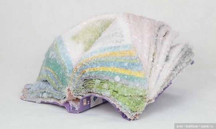 Скульптуры из старых книг от американской художницы Alexis Arnold (фото 6)