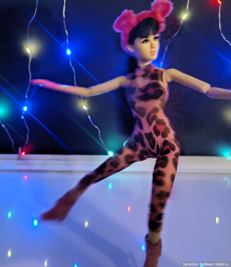 Одиночная программа, выступление МэйЛинь Тао. Розовая пантера. #Соревнования по фигурному катанию. Гран-при среди кукол. Женщины