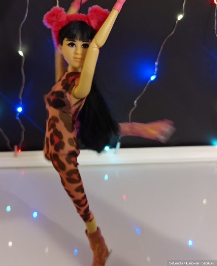 Одиночная программа, выступление МэйЛинь Тао. Розовая пантера. #Соревнования по фигурному катанию. Гран-при среди кукол. Женщины (фото 10)