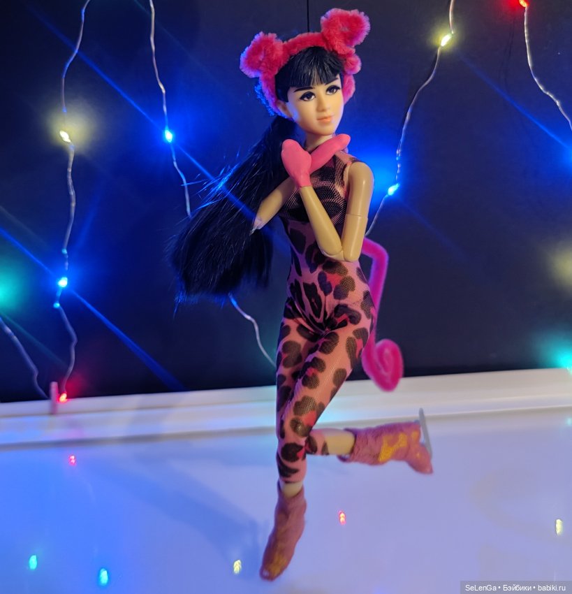 Одиночная программа, выступление МэйЛинь Тао. Розовая пантера. #Соревнования по фигурному катанию. Гран-при среди кукол. Женщины