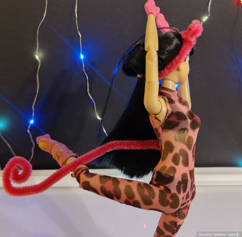 Одиночная программа, выступление МэйЛинь Тао. Розовая пантера. #Соревнования по фигурному катанию. Гран-при среди кукол. Женщины (фото 8)