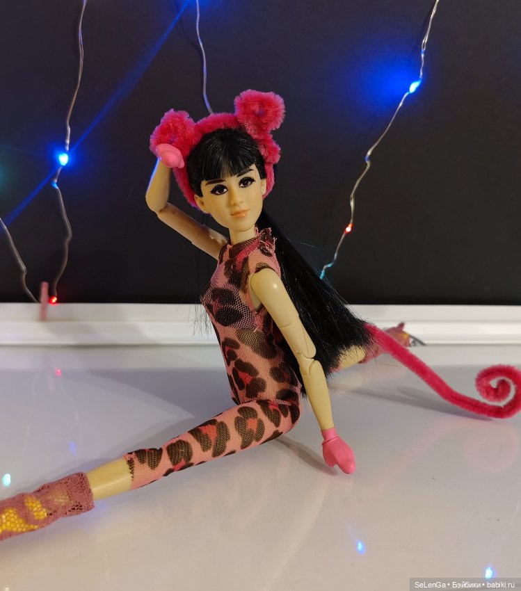 Одиночная программа, выступление МэйЛинь Тао. Розовая пантера. #Соревнования по фигурному катанию. Гран-при среди кукол. Женщины