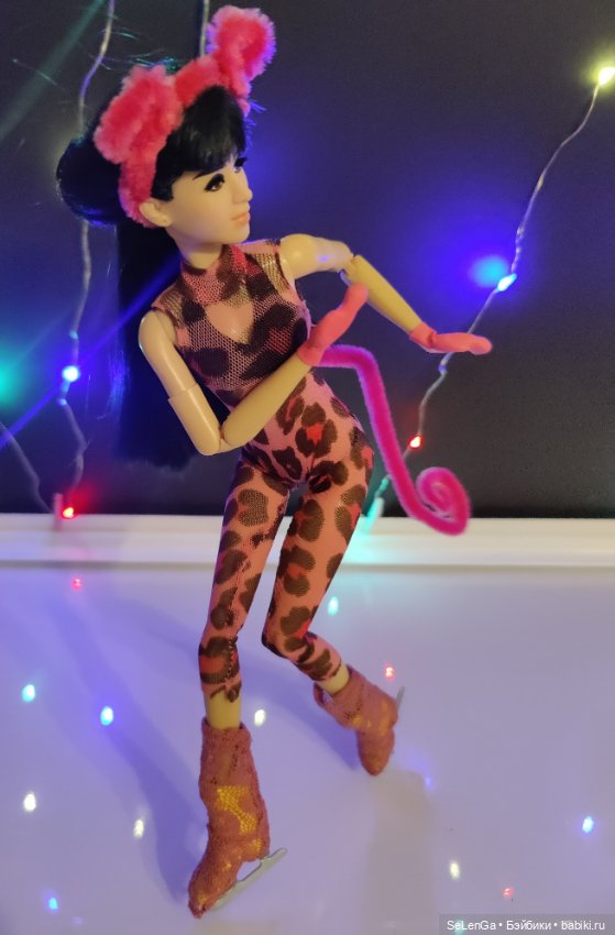 Одиночная программа, выступление МэйЛинь Тао. Розовая пантера. #Соревнования по фигурному катанию. Гран-при среди кукол. Женщины