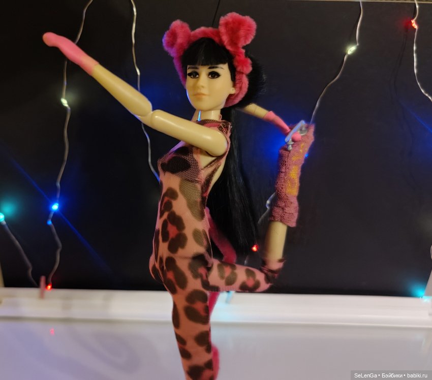 Одиночная программа, выступление МэйЛинь Тао. Розовая пантера. #Соревнования по фигурному катанию. Гран-при среди кукол. Женщины