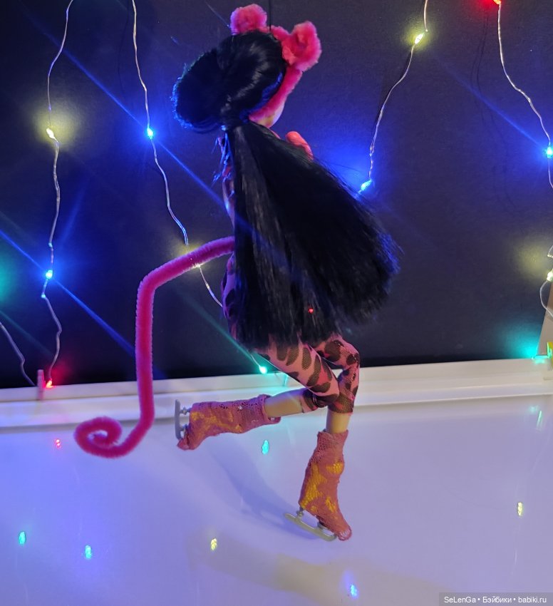 Одиночная программа, выступление МэйЛинь Тао. Розовая пантера. #Соревнования по фигурному катанию. Гран-при среди кукол. Женщины