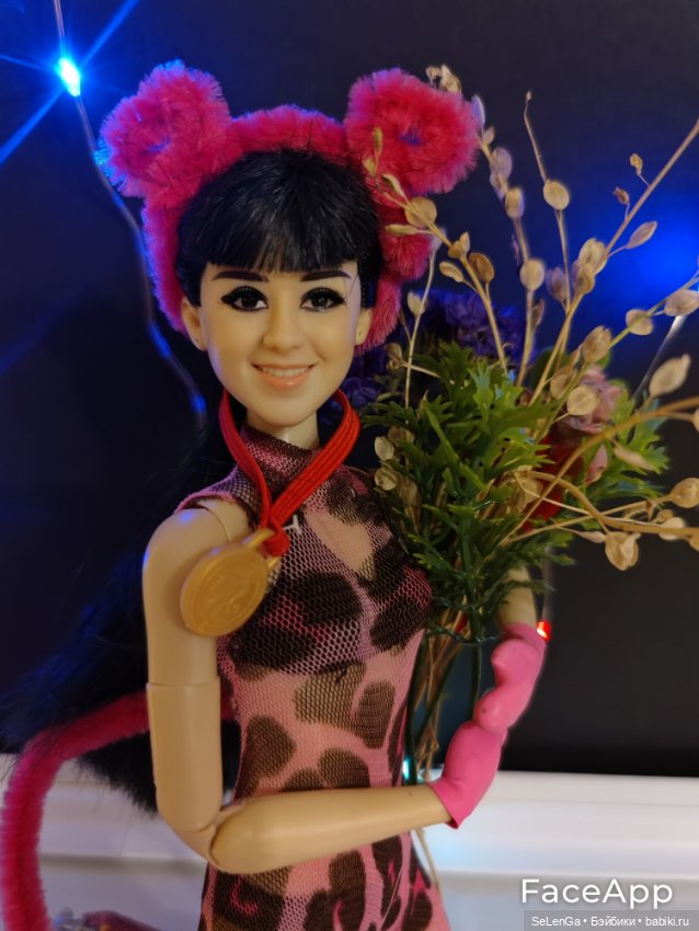 Одиночная программа, выступление МэйЛинь Тао. Розовая пантера. #Соревнования по фигурному катанию. Гран-при среди кукол. Женщины