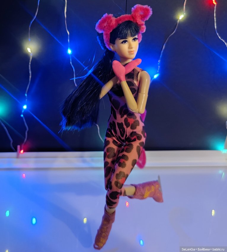 Одиночная программа, выступление МэйЛинь Тао. Розовая пантера. #Соревнования по фигурному катанию. Гран-при среди кукол. Женщины