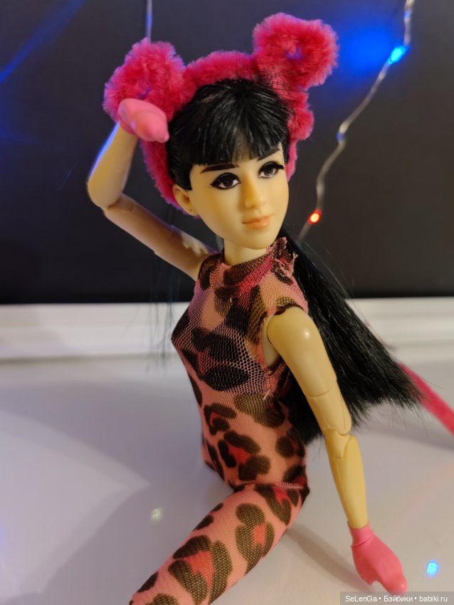 Одиночная программа, выступление МэйЛинь Тао. Розовая пантера. #Соревнования по фигурному катанию. Гран-при среди кукол. Женщины