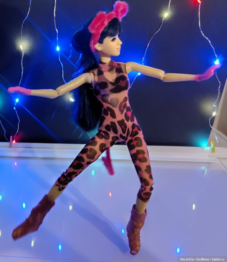Одиночная программа, выступление МэйЛинь Тао. Розовая пантера. #Соревнования по фигурному катанию. Гран-при среди кукол. Женщины (фото 5)