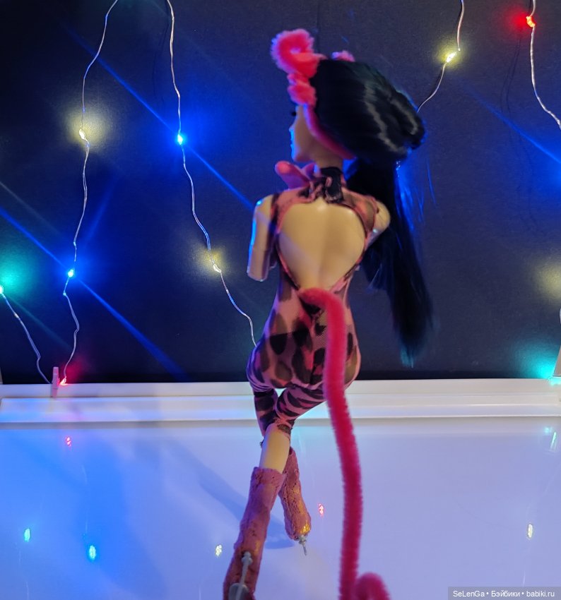 Одиночная программа, выступление МэйЛинь Тао. Розовая пантера. #Соревнования по фигурному катанию. Гран-при среди кукол. Женщины