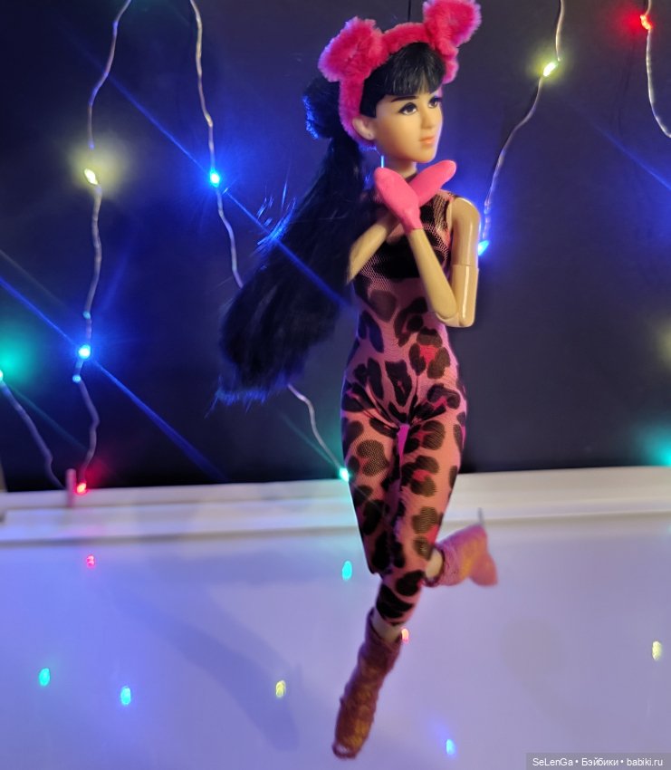 Одиночная программа, выступление МэйЛинь Тао. Розовая пантера. #Соревнования по фигурному катанию. Гран-при среди кукол. Женщины