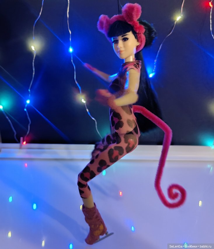 Одиночная программа, выступление МэйЛинь Тао. Розовая пантера. #Соревнования по фигурному катанию. Гран-при среди кукол. Женщины