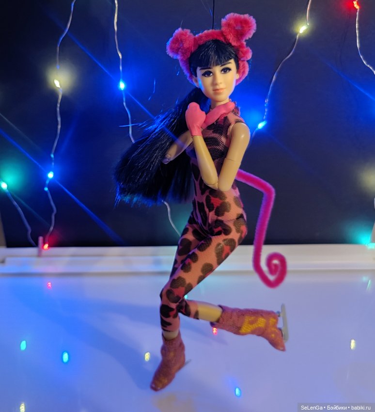 Одиночная программа, выступление МэйЛинь Тао. Розовая пантера. #Соревнования по фигурному катанию. Гран-при среди кукол. Женщины