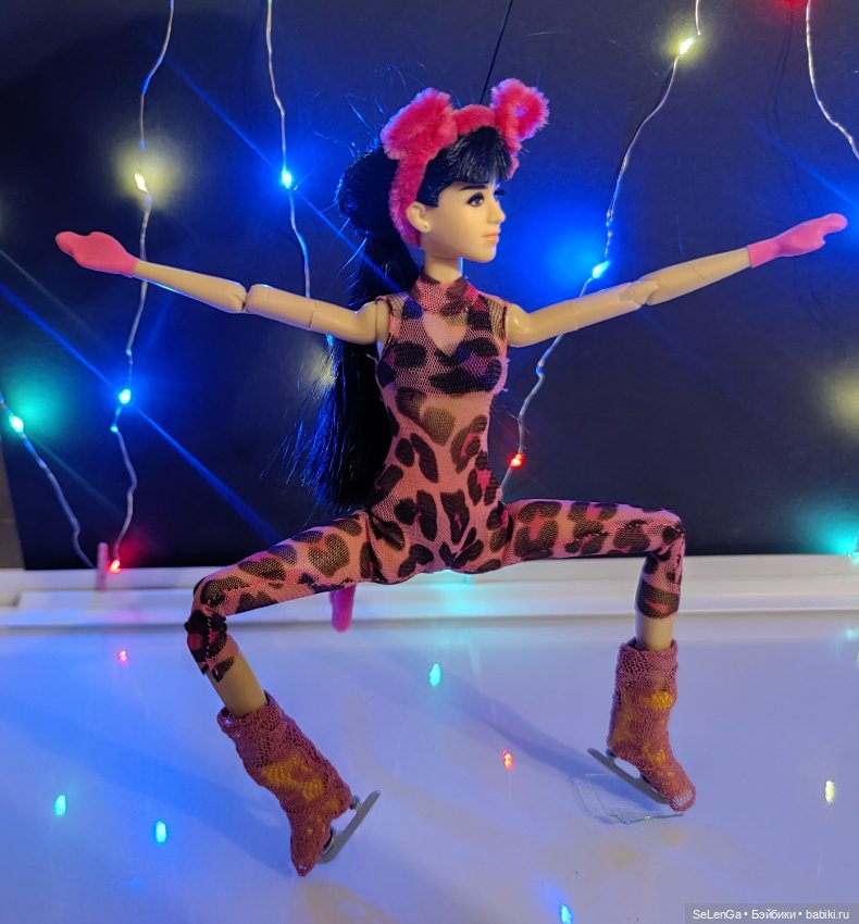 Одиночная программа, выступление МэйЛинь Тао. Розовая пантера. #Соревнования по фигурному катанию. Гран-при среди кукол. Женщины