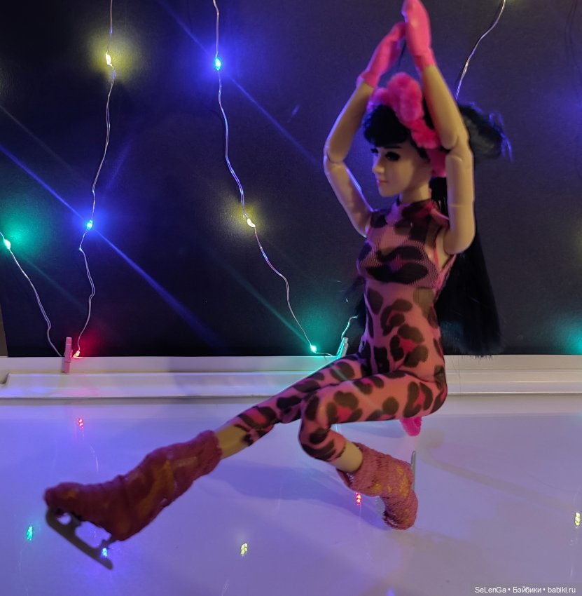 Одиночная программа, выступление МэйЛинь Тао. Розовая пантера. #Соревнования по фигурному катанию. Гран-при среди кукол. Женщины