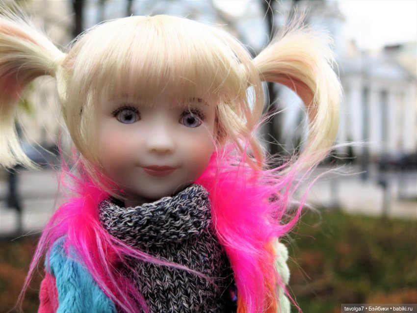 Калли-Стелла Ruby Red Siblies на прогулке в арбатских переулках (фото 6)