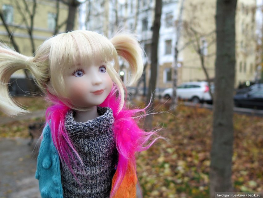 Калли-Стелла Ruby Red Siblies на прогулке в арбатских переулках (фото 3)