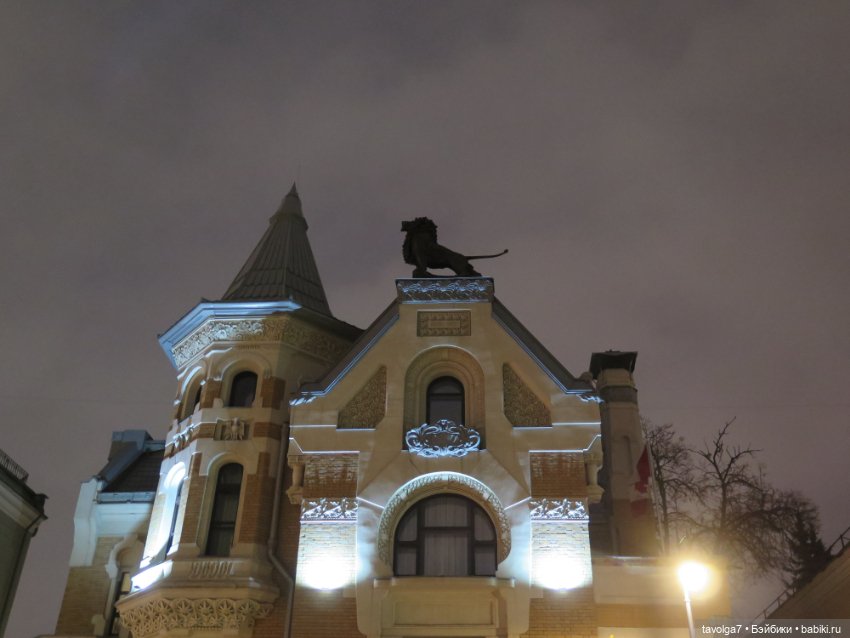 Калли-Стелла Ruby Red Siblies на прогулке в арбатских переулках