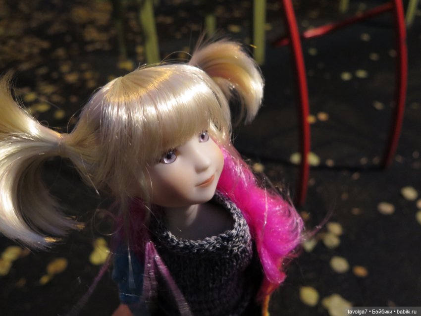 Калли-Стелла Ruby Red Siblies на прогулке в арбатских переулках