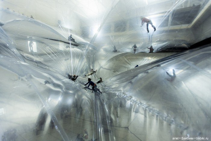 "On Space Time Foam" инсталляция аргентинского художника Томаса Сарацено (Tomas Saraceno) (фото 6)