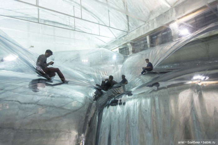 "On Space Time Foam" инсталляция аргентинского художника Томаса Сарацено (Tomas Saraceno) (фото 2)
