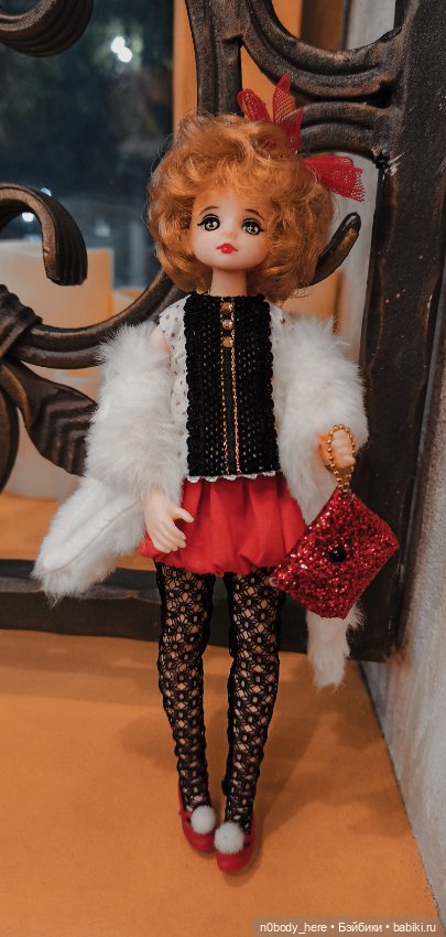 Задумчивая, немного грустная леди