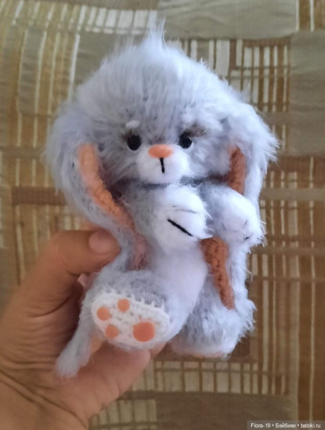 Заюшка пушистик — Вязаные игрушки и амигуруми: крючком