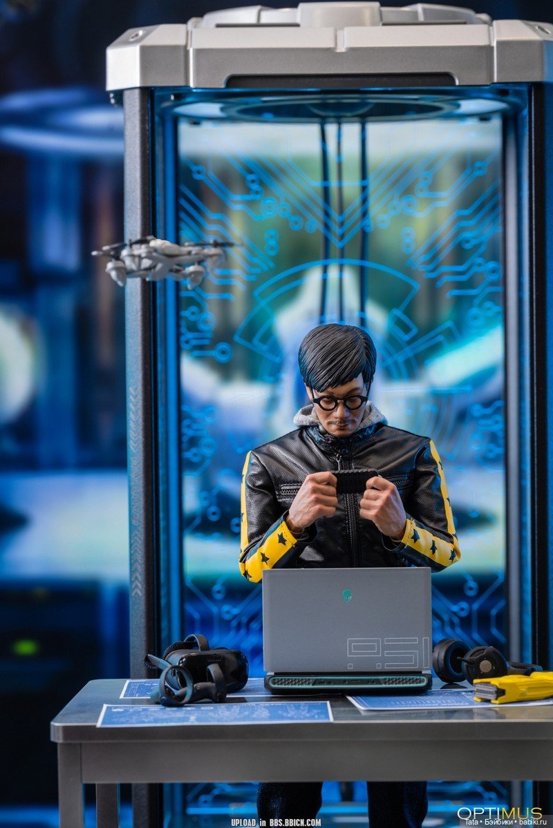 Состоялся релиз фигурки Хидэо Кодзимы масштабе 1/6 от Worldbox (фото 3)