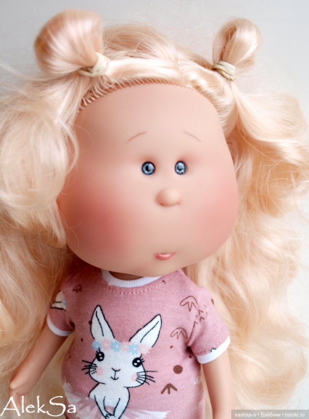 Сладкая булочка — Куклы Nines d'Onil (Нинес): Миа (Mia)