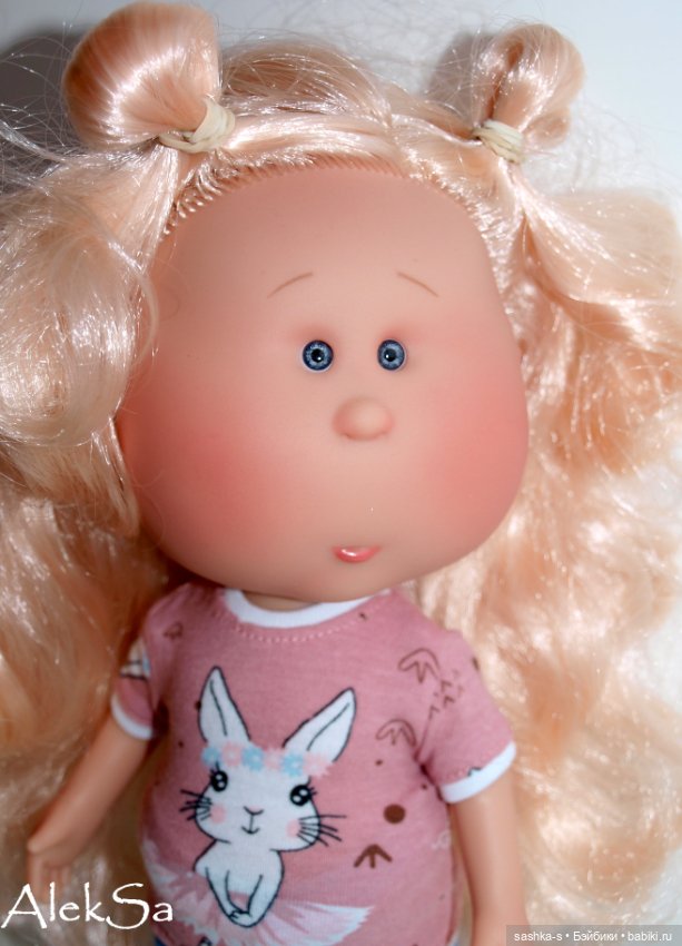 Сладкая булочка — Куклы Nines d'Onil (Нинес): Миа (Mia)