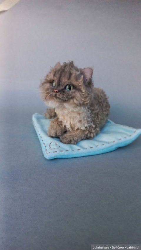 Реалистичный котенок Селкирк рекс в натуральную величину