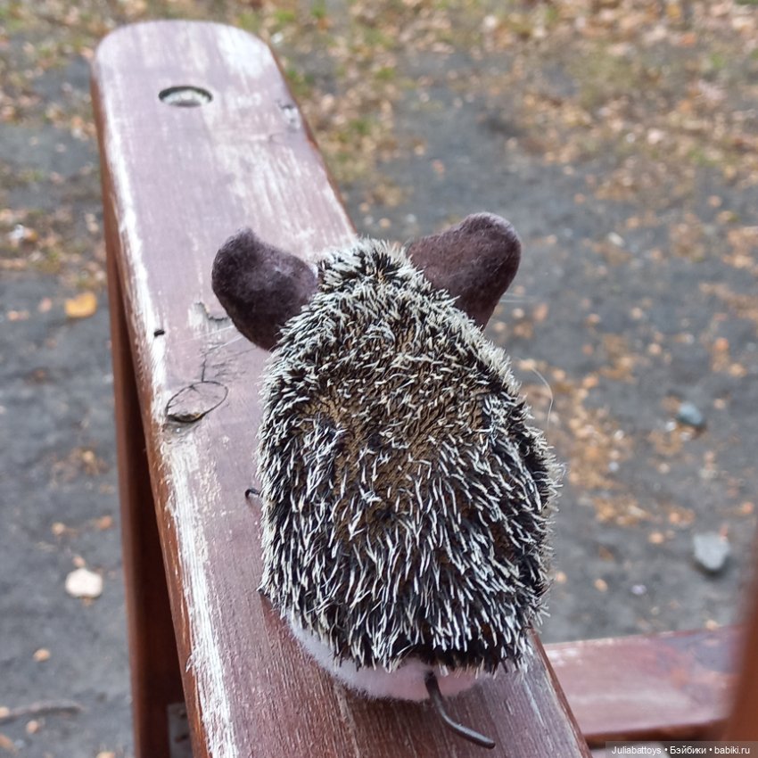 Ежик ушастый — Авторские игрушки из разных материалов: синельная проволока (фото 3)