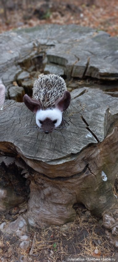 Ежик ушастый — Авторские игрушки из разных материалов: синельная проволока (фото 4)