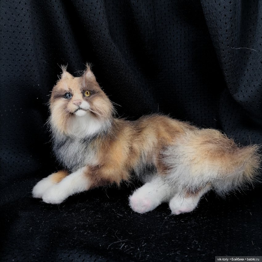 Трёхцветная кошечка... Я вновь взялась за иголку 😄 (фото 5)