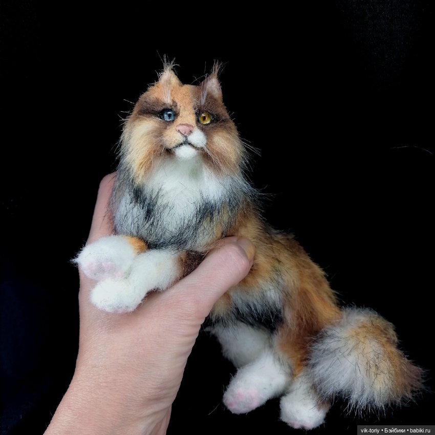 Трёхцветная кошечка... Я вновь взялась за иголку 😄 (фото 2)