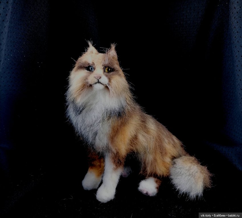 Трёхцветная кошечка... Я вновь взялась за иголку 😄