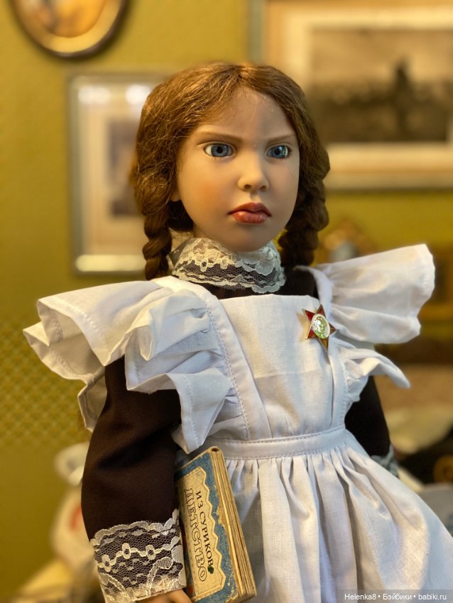 Zwergnase Holly в школьной форме (фото 3)