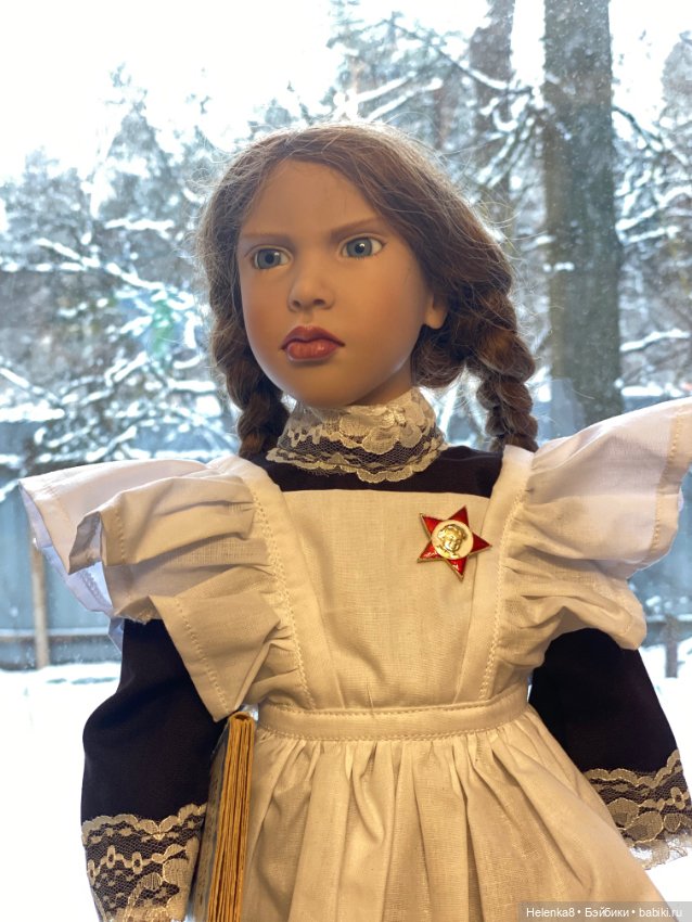 Zwergnase Holly в школьной форме (фото 7)