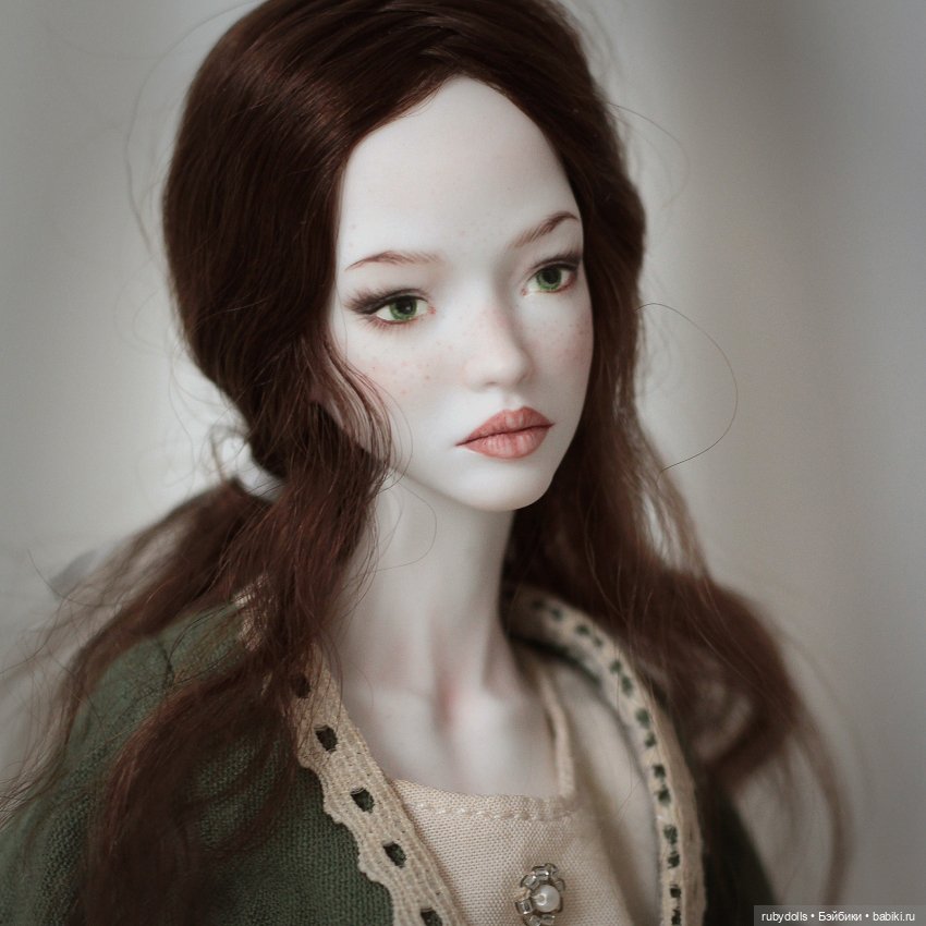 Фарфоровая шарнирная кукла Невия (фото 3)