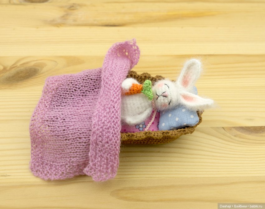 Малышка-зайчишка — Вязаные игрушки и амигуруми: крючком (фото 4)