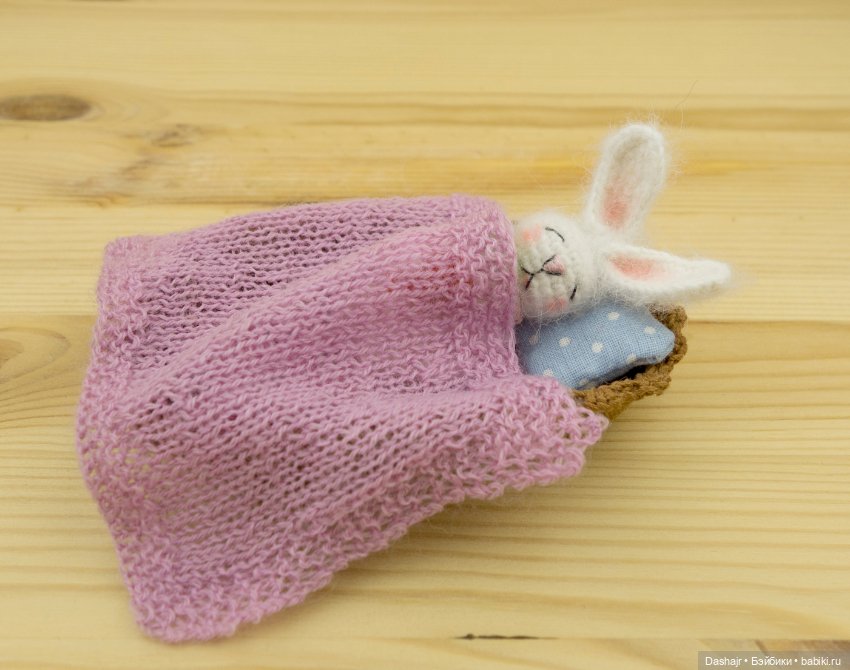 Малышка-зайчишка — Вязаные игрушки и амигуруми: крючком